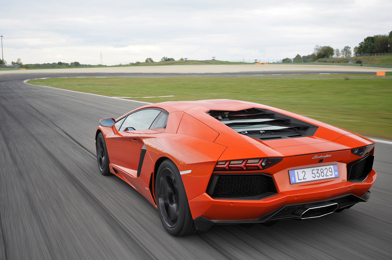 Lamborghini Aventador lp700 4 2011